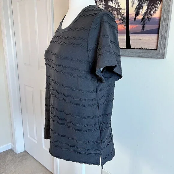 Women’s Old Navy Short Sleeve Tee | Dark Gray | Crew Neck | Textured | Medium - Picture 3 of 6